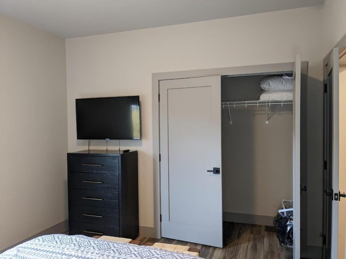 Modern Condo 210 Just Blocks From Lake Michigan Traverse City Ngoại thất bức ảnh
