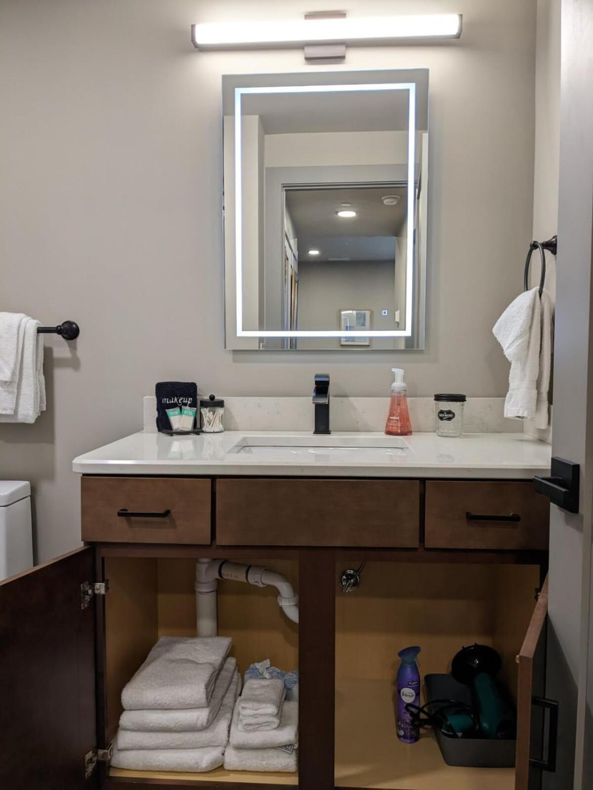 Modern Condo 210 Just Blocks From Lake Michigan Traverse City Ngoại thất bức ảnh